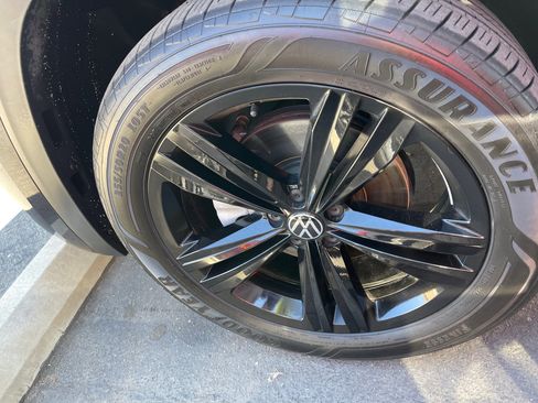 Used 2022 Volkswagen Atlas SEL R-Line image 37