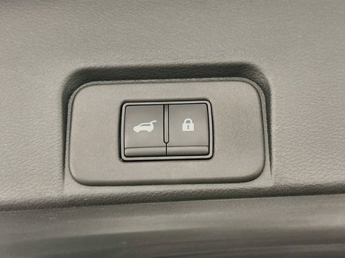 Used 2025 Nissan Rogue SV w/ SV Premium Package AWD/4WD image 31
