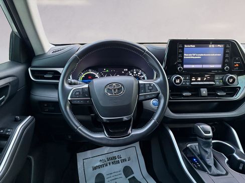 Used 2020 Toyota Highlander XLE image 12