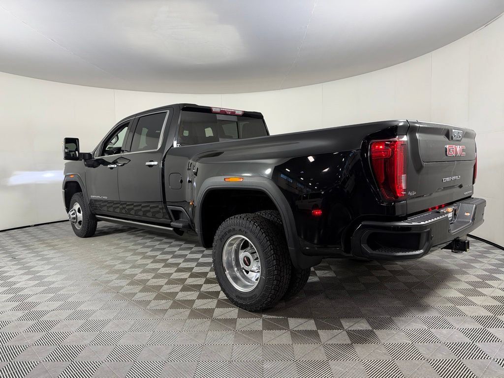 Used 2022 GMC Sierra 3500 Denali w/ Denali Ultimate Package AWD/4WD image 8