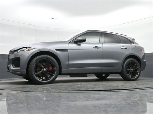 Used 2023 Jaguar F-PACE R-Dynamic S image 40