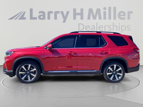 Used 2025 Honda Pilot Touring image 2