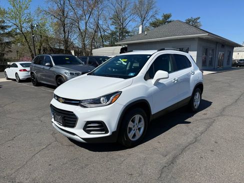 Used 2018 Chevrolet Trax LT w/ LT Convenience Package image 3