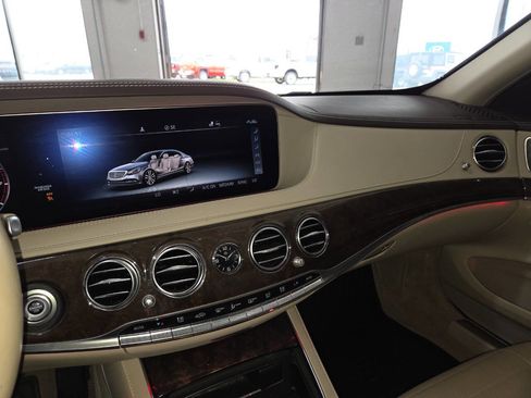Used 2019 Mercedes-Benz S 560 Sedan image 33