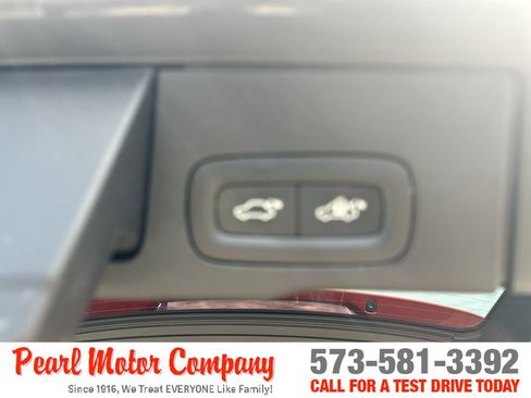 Used 2021 Volvo XC60 T5 R-Design AWD/4WD image 22