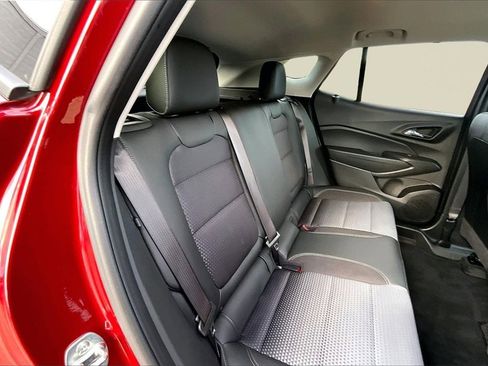 Used 2024 Chevrolet Trax LT w/ Sunroof Package image 25