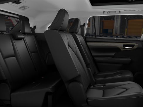 New 2026 Toyota Highlander Platinum AWD/4WD image 2