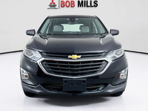 Used 2020 Chevrolet Equinox LS AWD/4WD image 2