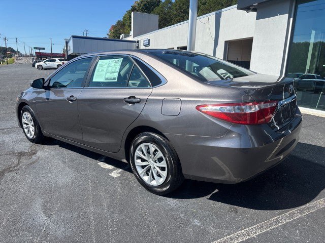 Used 2017 Toyota Camry LE FWD image 2