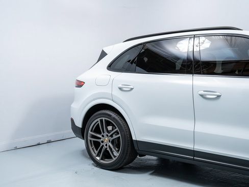 Used 2023 Porsche Cayenne image 9
