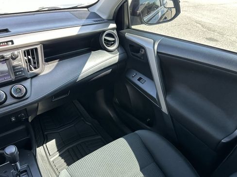Used 2018 Toyota RAV4 LE FWD image 14