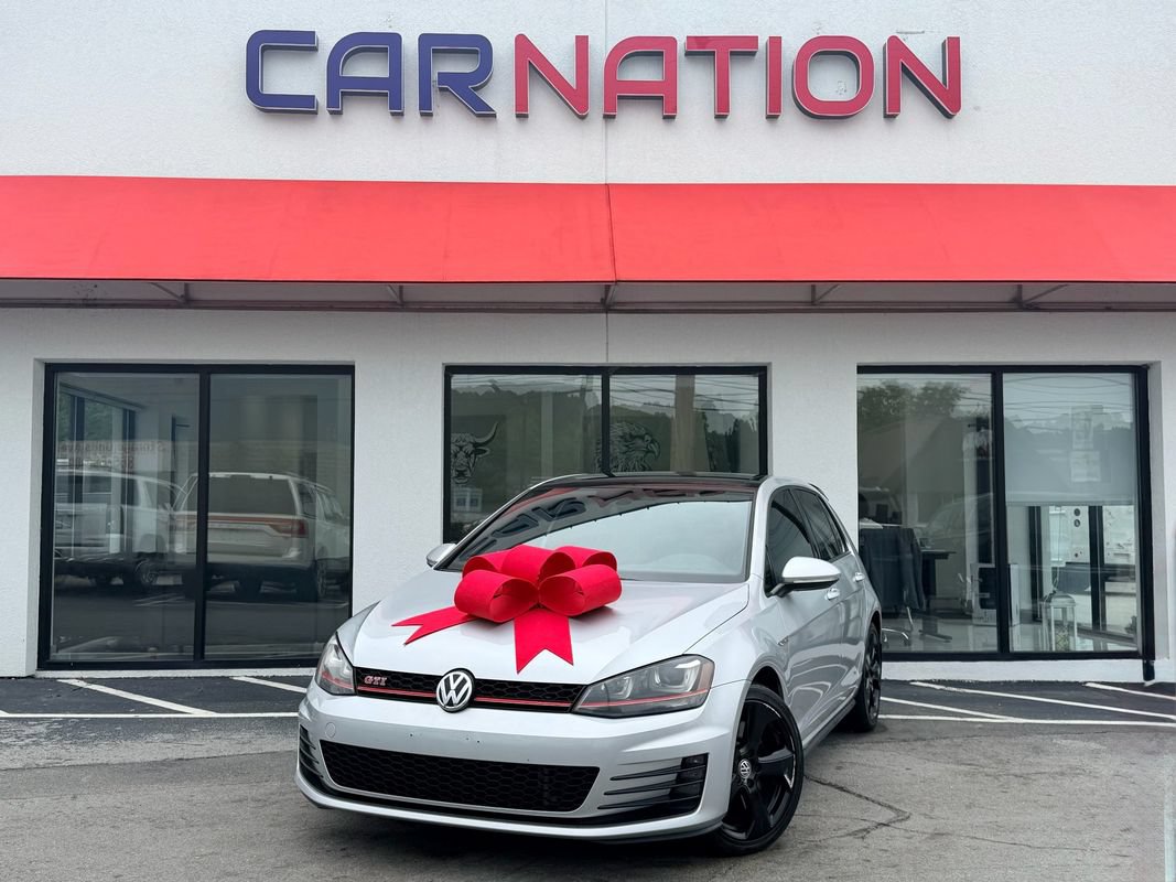Used 2017 Volkswagen GTI SE FWD image 2