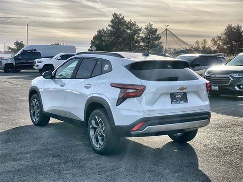 Used 2026 Chevrolet Trax LT image 4