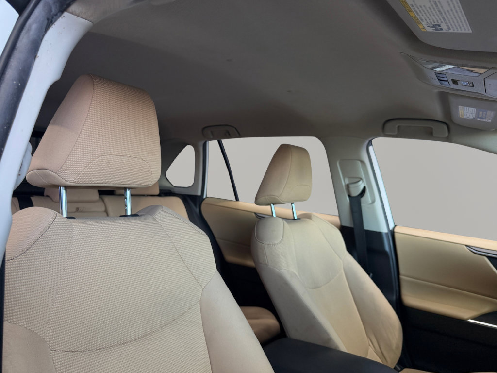 Used 2020 Toyota RAV4 LE AWD/4WD image 14