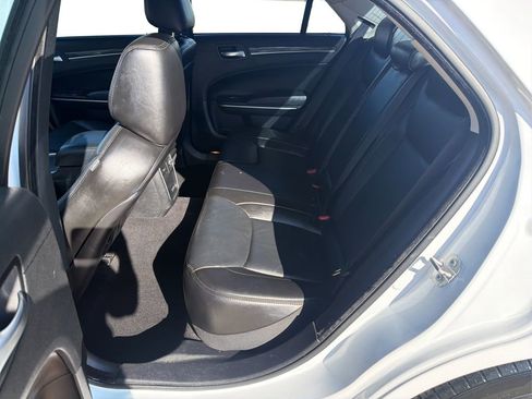 Used 2022 Chrysler 300 Touring L image 11