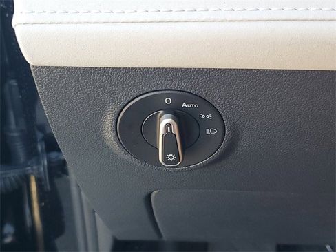 New 2026 Volkswagen Taos SE image 27