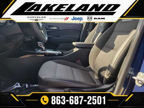 Used 2024 Chevrolet Trax LT FWD image 17