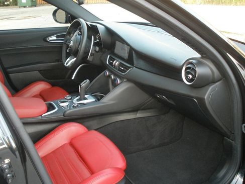 Used 2023 Alfa Romeo Giulia Sprint RWD image 28