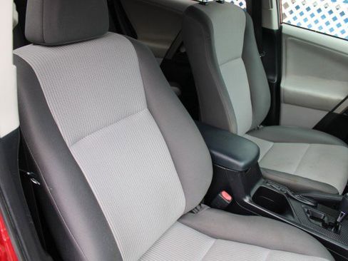 Used 2013 Toyota RAV4 LE FWD image 9