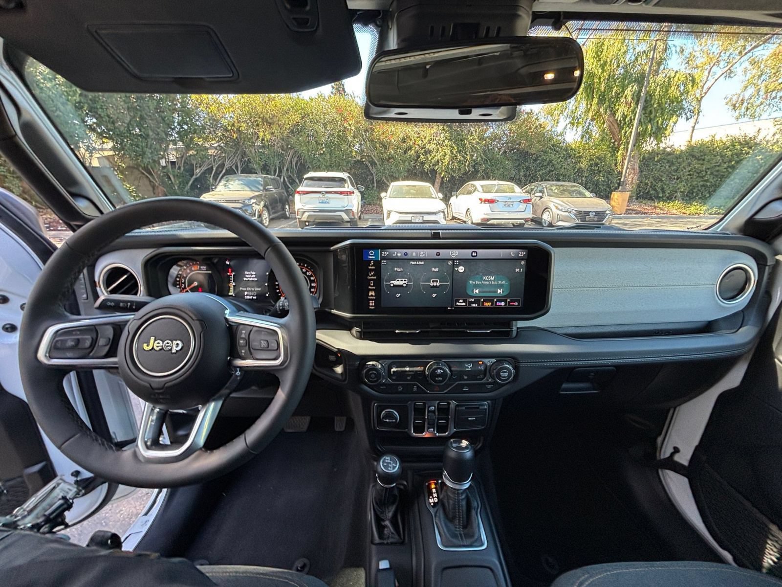 Used 2025 Jeep Wrangler Unlimited Sahara AWD/4WD image 33