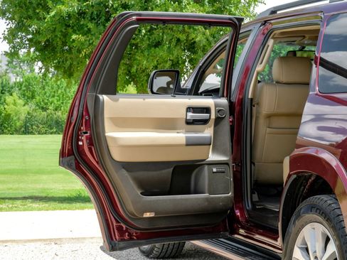 Used 2011 Toyota Sequoia Limited RWD image 38