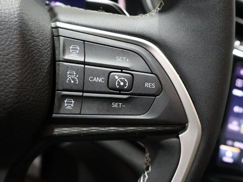 Used 2024 Jeep Grand Cherokee L Altitude image 44