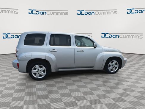 Used 2011 Chevrolet HHR LT FWD image 9