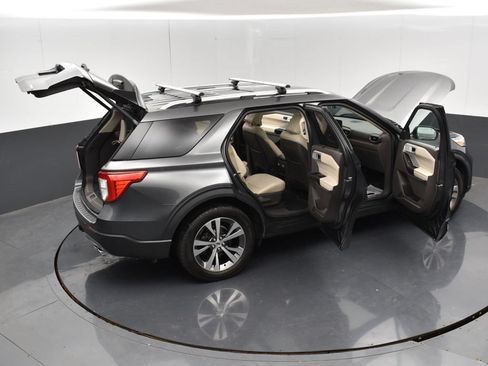 Used 2020 Ford Explorer Platinum w/ Premium Technology Package AWD/4WD image 32