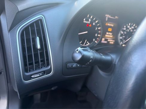 Used 2019 INFINITI Q50 Luxe RWD image 18
