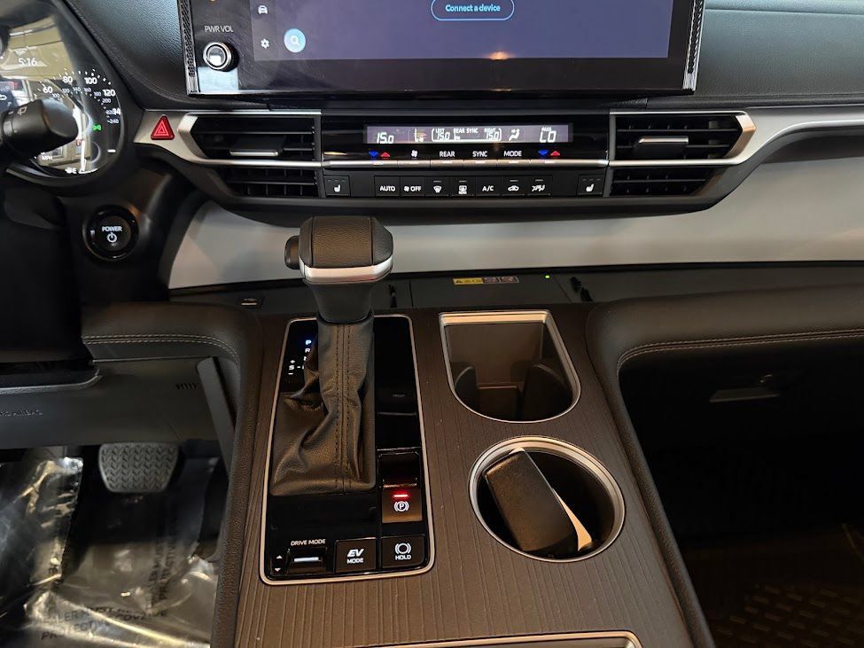 Used 2025 Toyota Sienna XLE FWD image 28