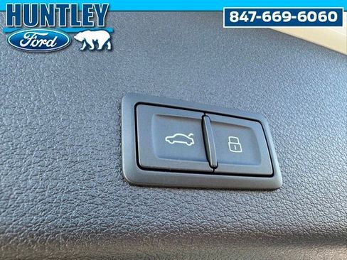 Used 2024 Audi Q8 e-tron Prestige image 13