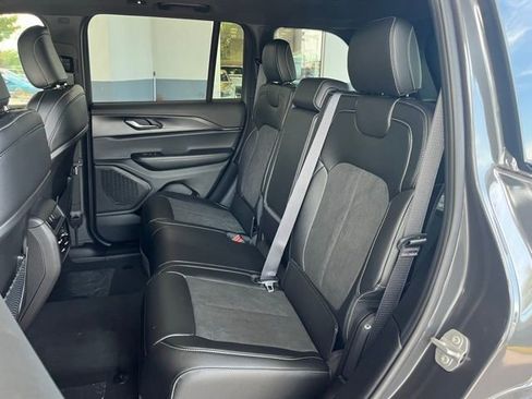 New 2025 Jeep Grand Cherokee Altitude image 14