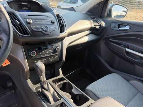 Used 2017 Ford Escape SE image 18