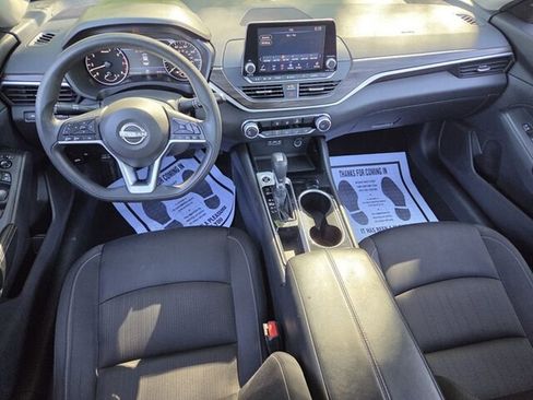 Used 2024 Nissan Altima 2.5 SV FWD image 9