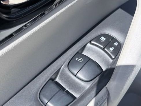 Used 2022 Nissan Rogue Sport SL w/ Premium Package image 25