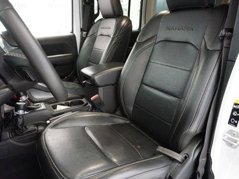 Used 2023 Jeep Wrangler Sahara AWD/4WD image 21