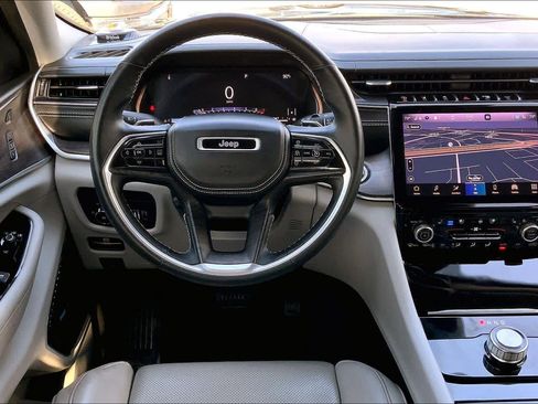 Used 2021 Jeep Grand Cherokee L Overland w/ Luxury Tech Group IV RWD image 11