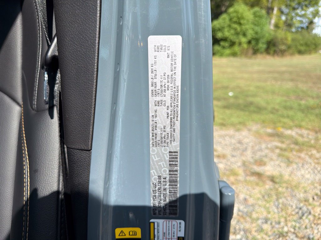 Used 2024 Jeep Gladiator Sport AWD/4WD image 40