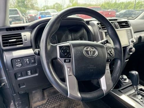 Used 2020 Toyota 4Runner SR5 AWD/4WD image 8