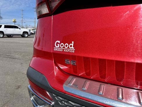 Used 2022 Volkswagen Taos SE image 27