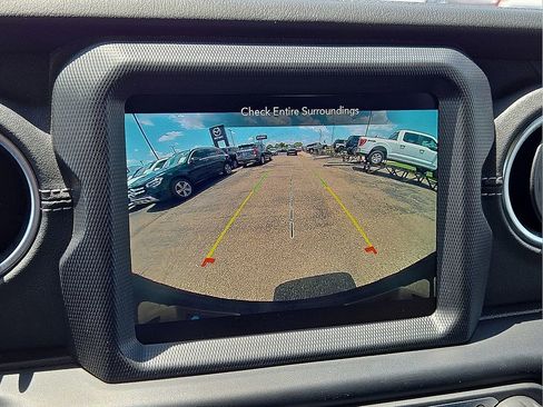 Used 2023 Jeep Wrangler Unlimited Sahara image 27