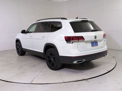 Certified 2022 Volkswagen Atlas SE w/ Black Wheel Package image 4