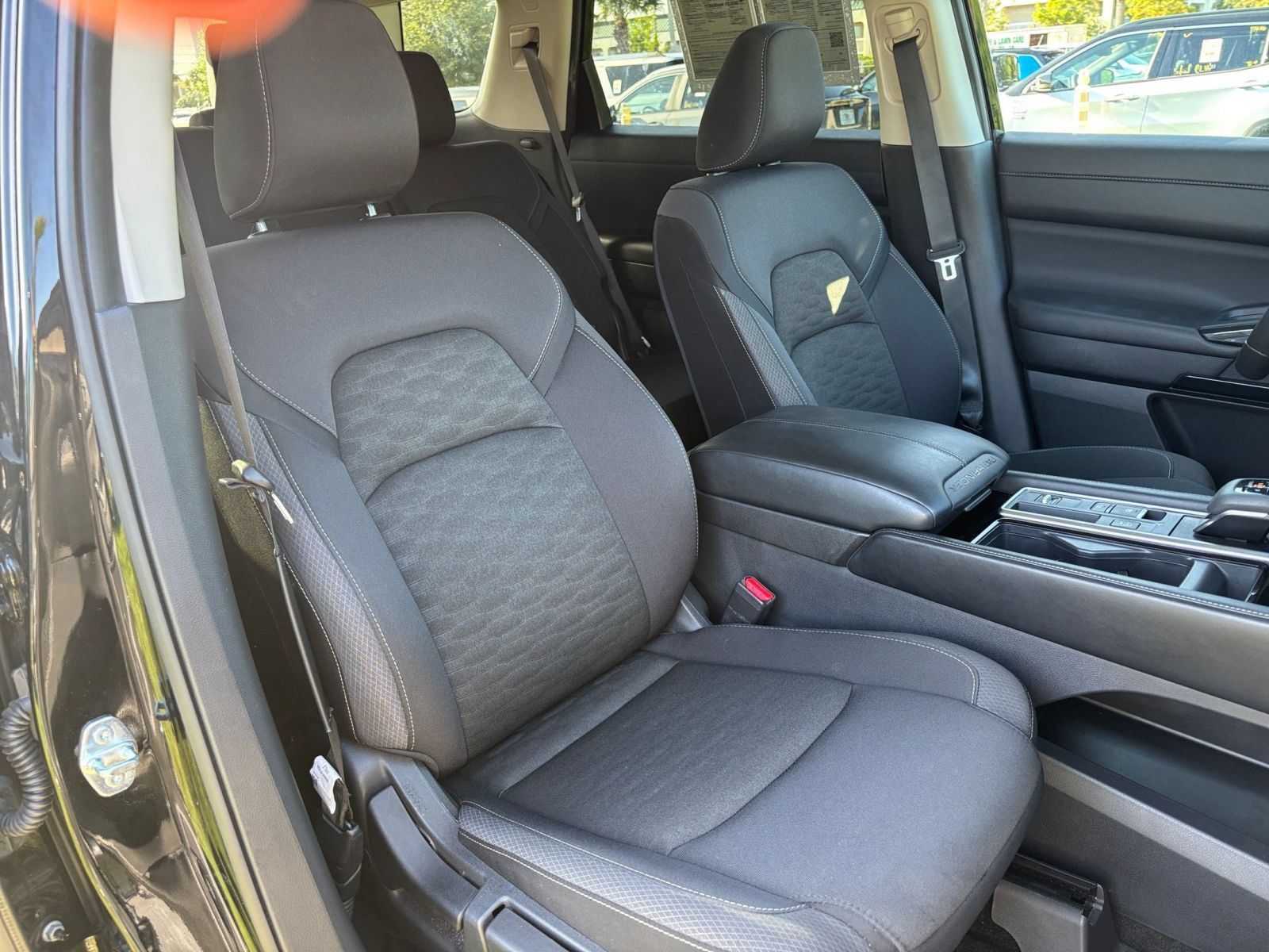 Used 2025 Nissan Pathfinder SV FWD image 38