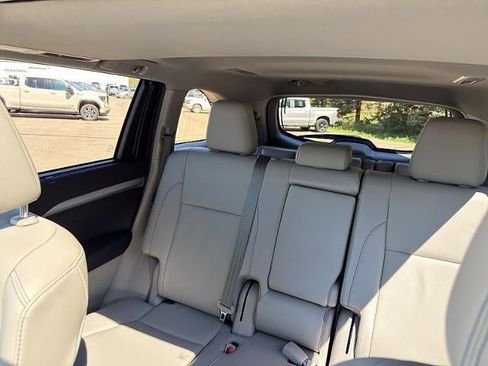 Used 2019 Toyota Highlander XLE AWD/4WD image 36