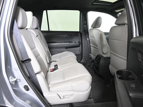 Used 2023 Honda Passport EX-L image 16