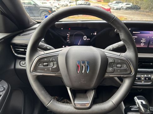 Used 2025 Buick Envista Sport Touring image 34