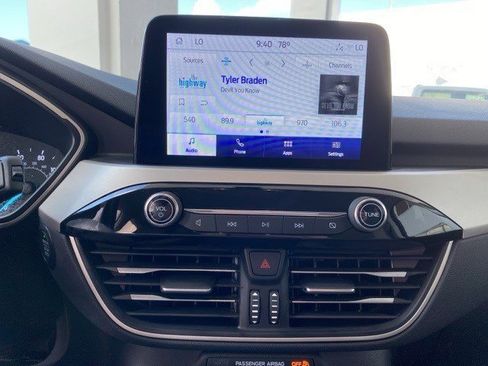 Certified 2022 Ford Escape SE w/ SE Sport Appearance Package image 20