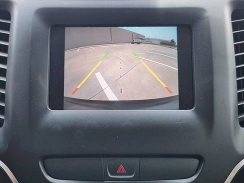 Used 2019 Jeep Cherokee Latitude w/ Popular Appearance Group FWD image 16