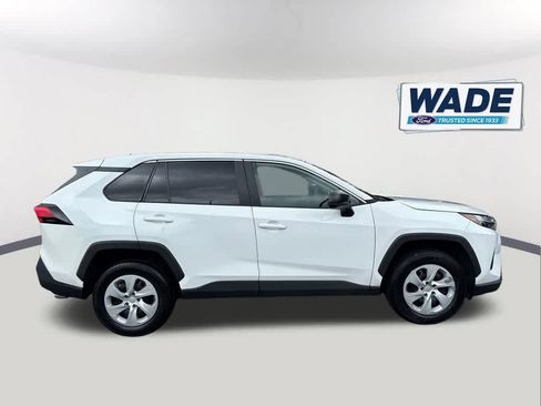 Used 2023 Toyota RAV4 LE AWD/4WD image 4