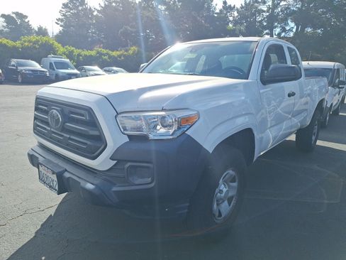 Used 2018 Toyota Tacoma SR RWD image 3